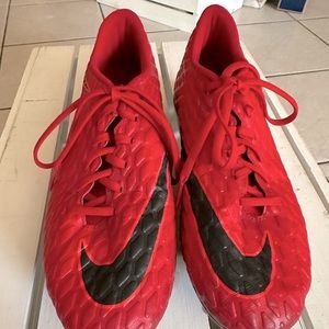 Men’s size 9.5 Nike soccer cleats. Used but not worn often.